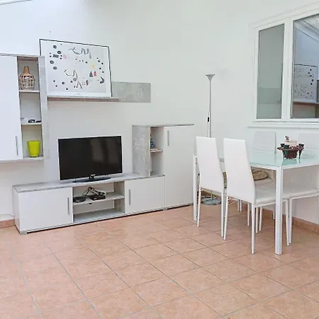 Appt F2 Climatise Avec Jardin Face Aux Thermes Apartament