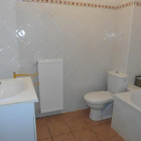 Appt F2 Climatisé Avec Jardin Face Aux Thermes Appartement *